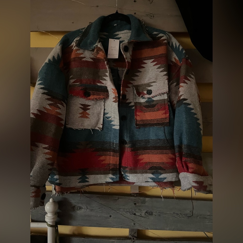 My girlfriends closet| Aztec shacket| Medium - Picture 3 of 6